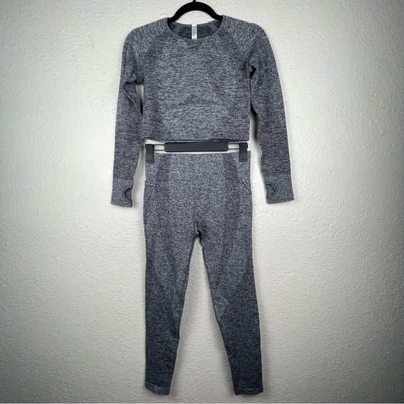 MEND CORE Seamless Dark Gray Sleeved Crop Top and Legging Set NWT - Picture 3 of 11